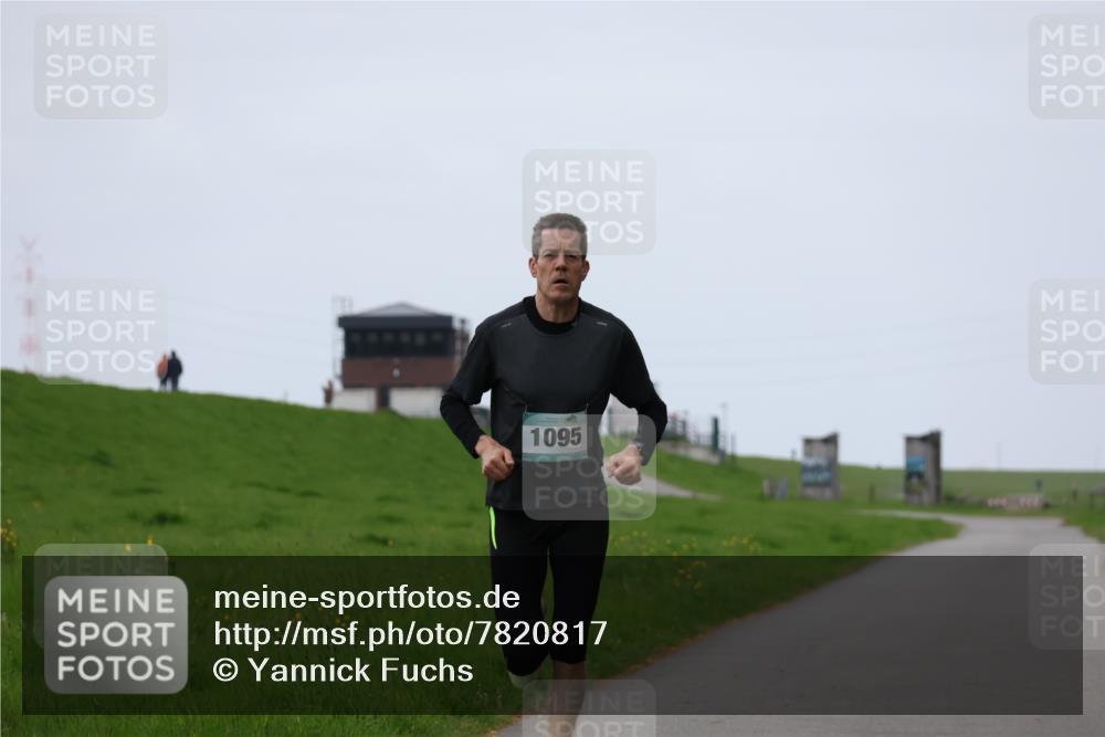 04.05.2025 - 8. Wedeler Halbmarathon Yannick Fuchs http://msf.ph/oto/7820817 04.05.2025 11:09:21 Laufen 1095 meine-sportfotos.de