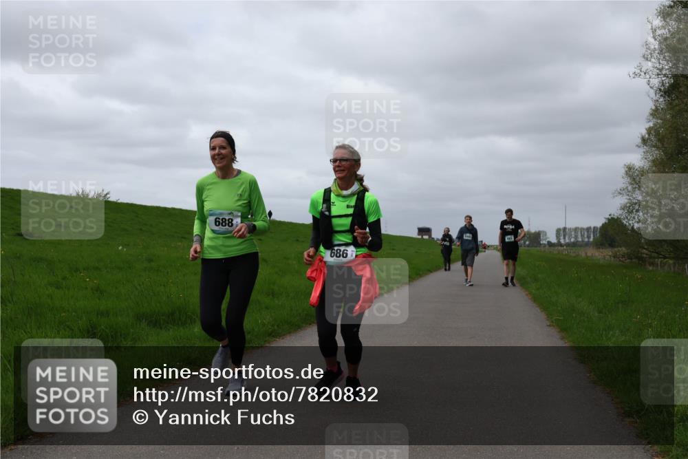 04.05.2025 - 8. Wedeler Halbmarathon Yannick Fuchs http://msf.ph/oto/7820832 04.05.2025 12:05:00 Laufen 688, 686 meine-sportfotos.de