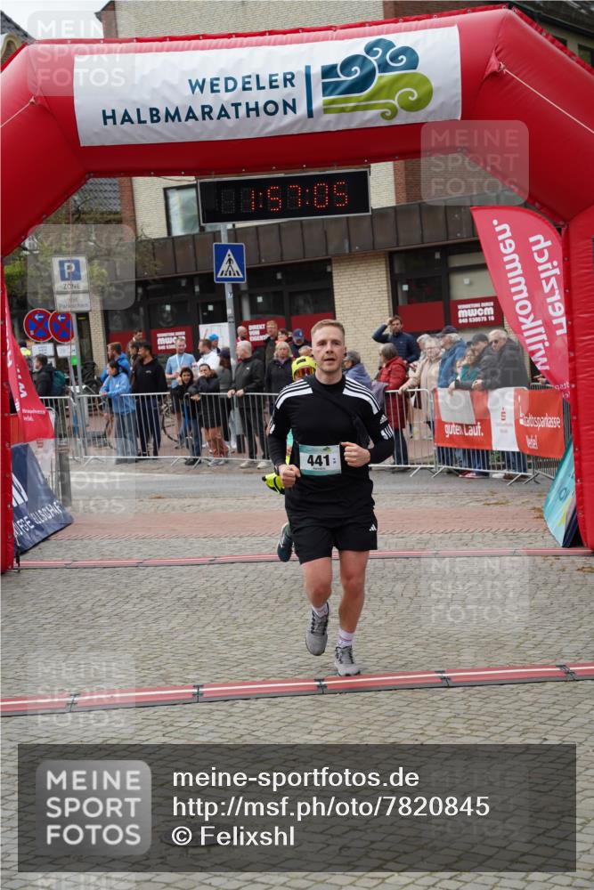 04.05.2025 - 8. Wedeler Halbmarathon Felixshl http://msf.ph/oto/7820845 04.05.2025 11:57:03 Ziel 11, 441 meine-sportfotos.de