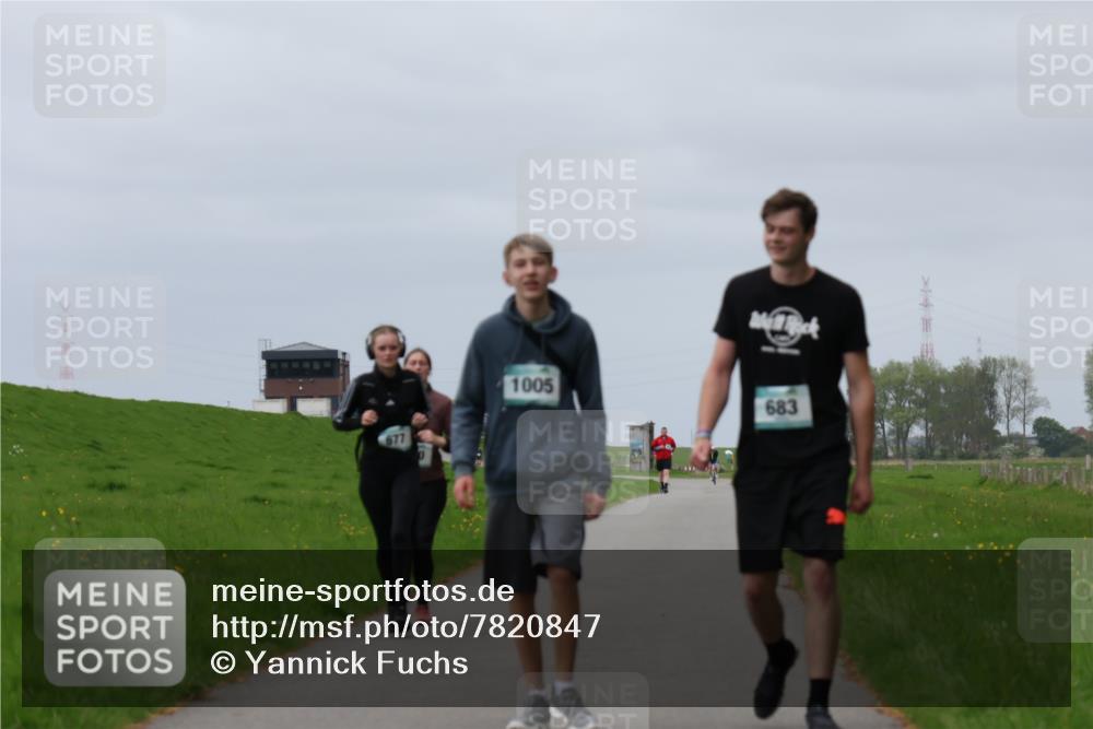 04.05.2025 - 8. Wedeler Halbmarathon Yannick Fuchs http://msf.ph/oto/7820847 04.05.2025 12:05:02 Laufen 677, 1005, 683 meine-sportfotos.de