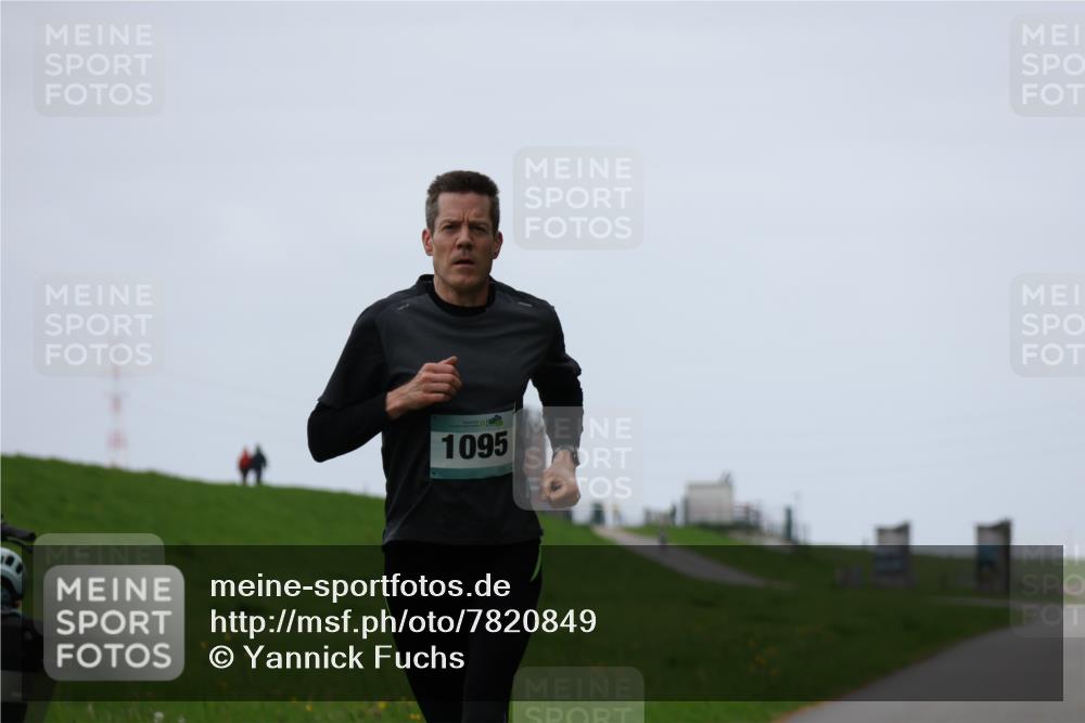 04.05.2025 - 8. Wedeler Halbmarathon Yannick Fuchs http://msf.ph/oto/7820849 04.05.2025 11:09:22 Laufen 1095 meine-sportfotos.de