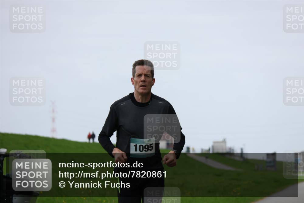 04.05.2025 - 8. Wedeler Halbmarathon Yannick Fuchs http://msf.ph/oto/7820861 04.05.2025 11:09:23 Laufen 1095 meine-sportfotos.de