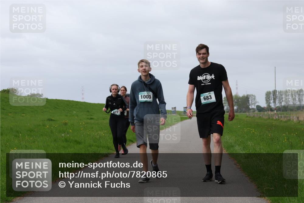 04.05.2025 - 8. Wedeler Halbmarathon Yannick Fuchs http://msf.ph/oto/7820865 04.05.2025 12:05:05 Laufen 677, 1005, 683 meine-sportfotos.de