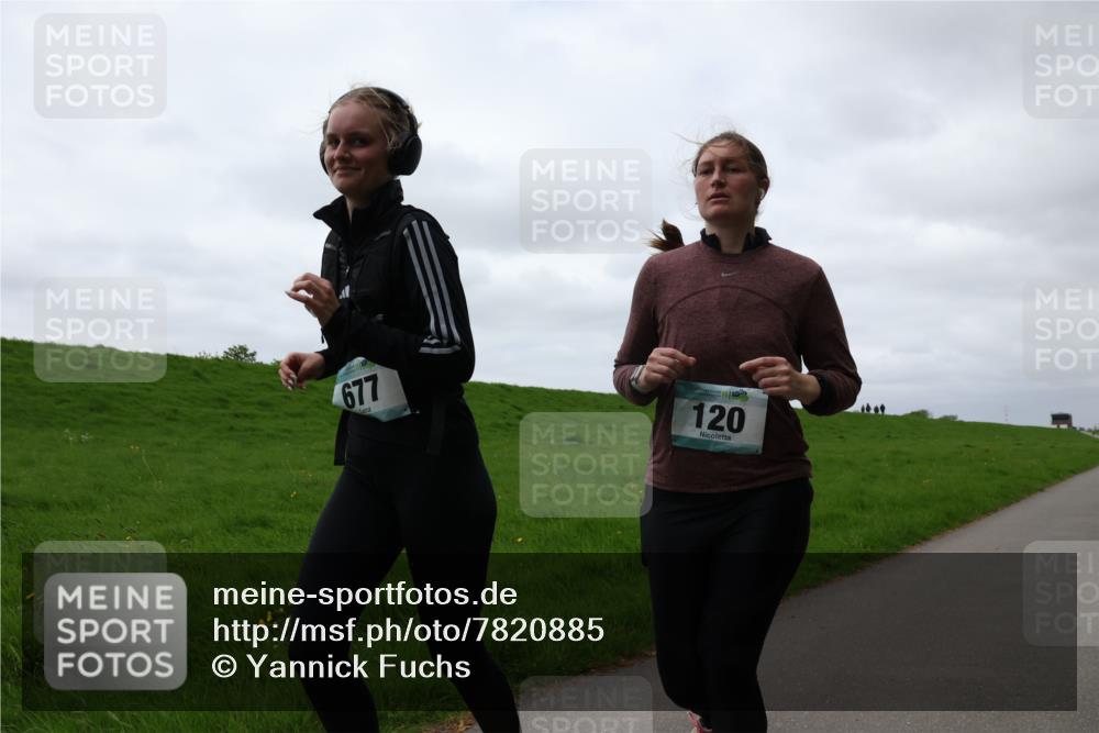 04.05.2025 - 8. Wedeler Halbmarathon Yannick Fuchs http://msf.ph/oto/7820885 04.05.2025 12:05:12 Laufen 677, 8, 120 meine-sportfotos.de