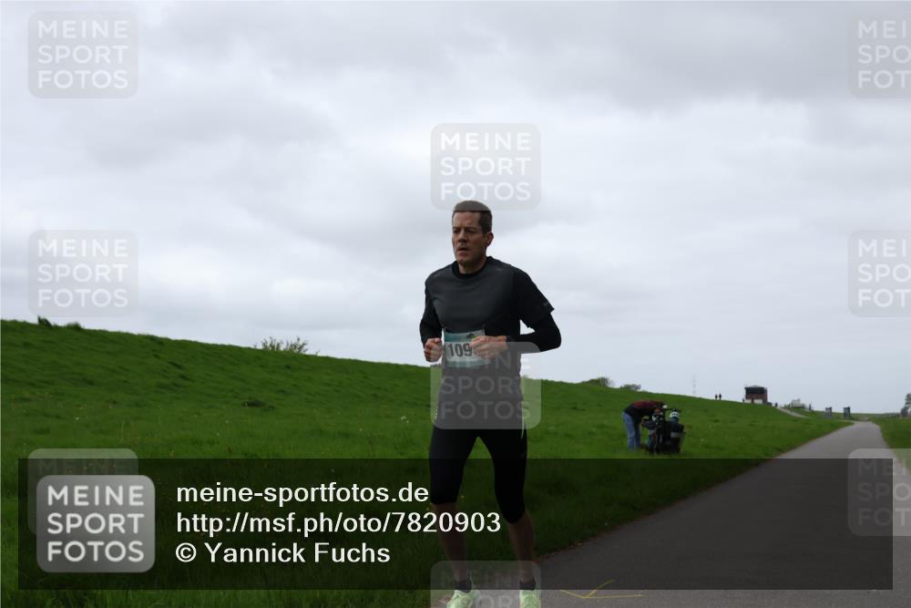 04.05.2025 - 8. Wedeler Halbmarathon Yannick Fuchs http://msf.ph/oto/7820903 04.05.2025 11:09:25 Laufen 109 meine-sportfotos.de