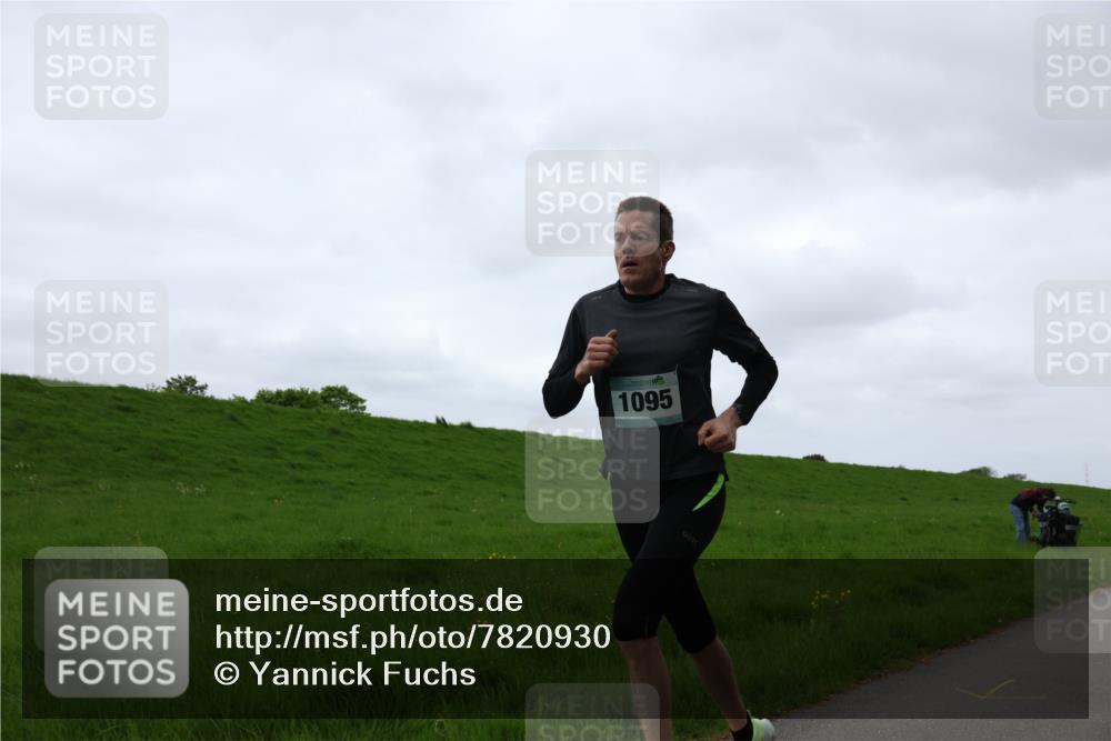04.05.2025 - 8. Wedeler Halbmarathon Yannick Fuchs http://msf.ph/oto/7820930 04.05.2025 11:09:25 Laufen 1095 meine-sportfotos.de