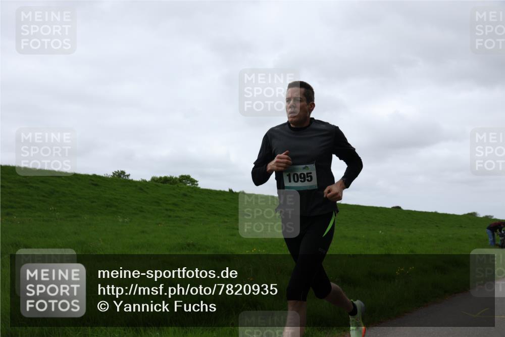 04.05.2025 - 8. Wedeler Halbmarathon Yannick Fuchs http://msf.ph/oto/7820935 04.05.2025 11:09:25 Laufen 1095 meine-sportfotos.de