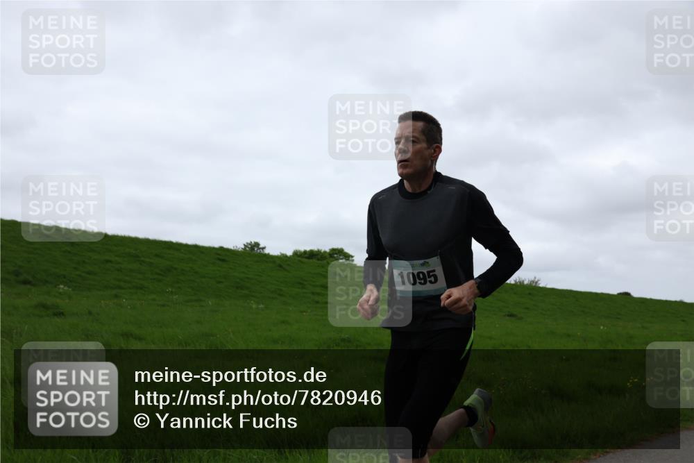 04.05.2025 - 8. Wedeler Halbmarathon Yannick Fuchs http://msf.ph/oto/7820946 04.05.2025 11:09:26 Laufen 1095 meine-sportfotos.de