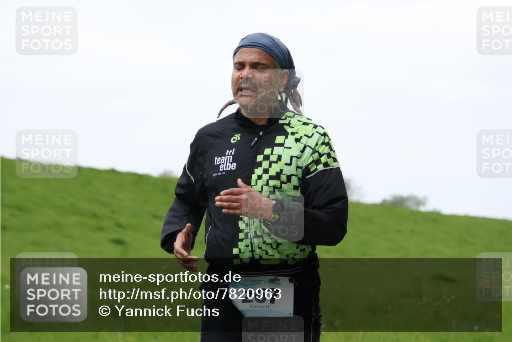 04.05.2025 - 8. Wedeler Halbmarathon Yannick Fuchs http://msf.ph/oto/7820963 04.05.2025 11:27:52 Laufen 6, 267 meine-sportfotos.de