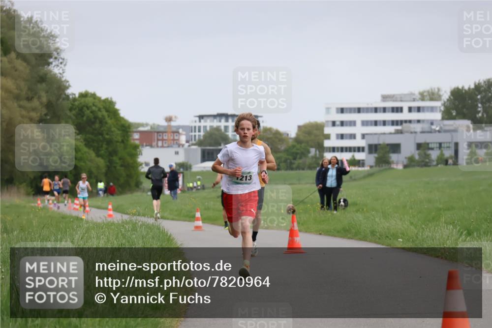 04.05.2025 - 8. Wedeler Halbmarathon Yannick Fuchs http://msf.ph/oto/7820964 04.05.2025 11:09:49 Laufen 213 meine-sportfotos.de