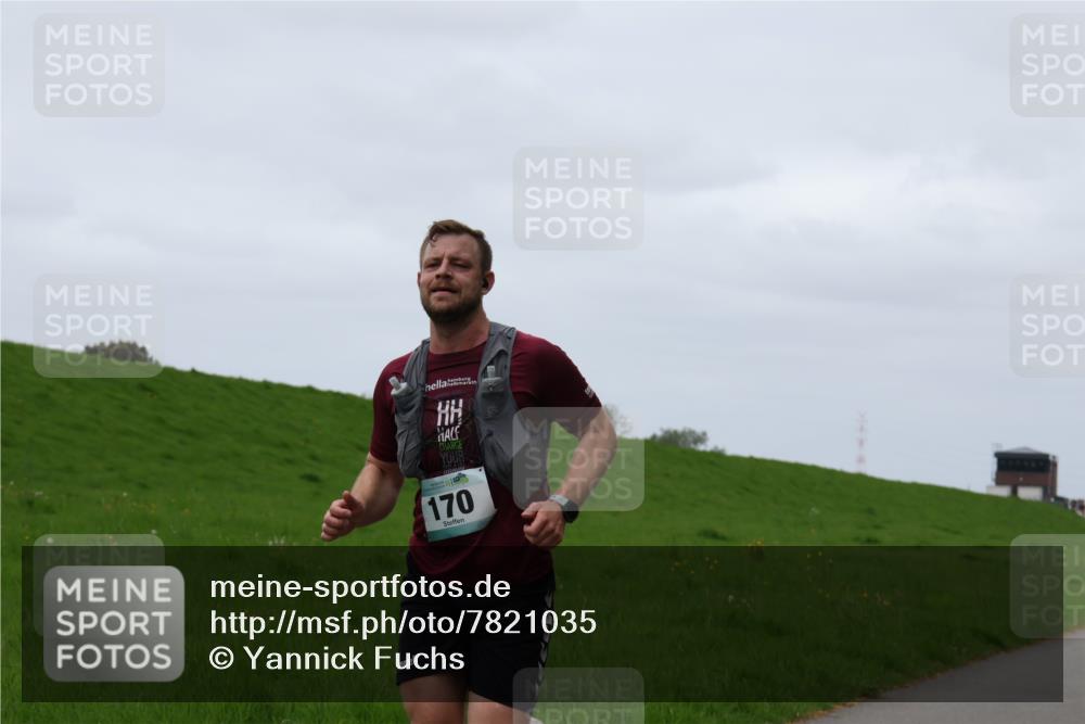 04.05.2025 - 8. Wedeler Halbmarathon Yannick Fuchs http://msf.ph/oto/7821035 04.05.2025 11:28:00 Laufen 170 meine-sportfotos.de