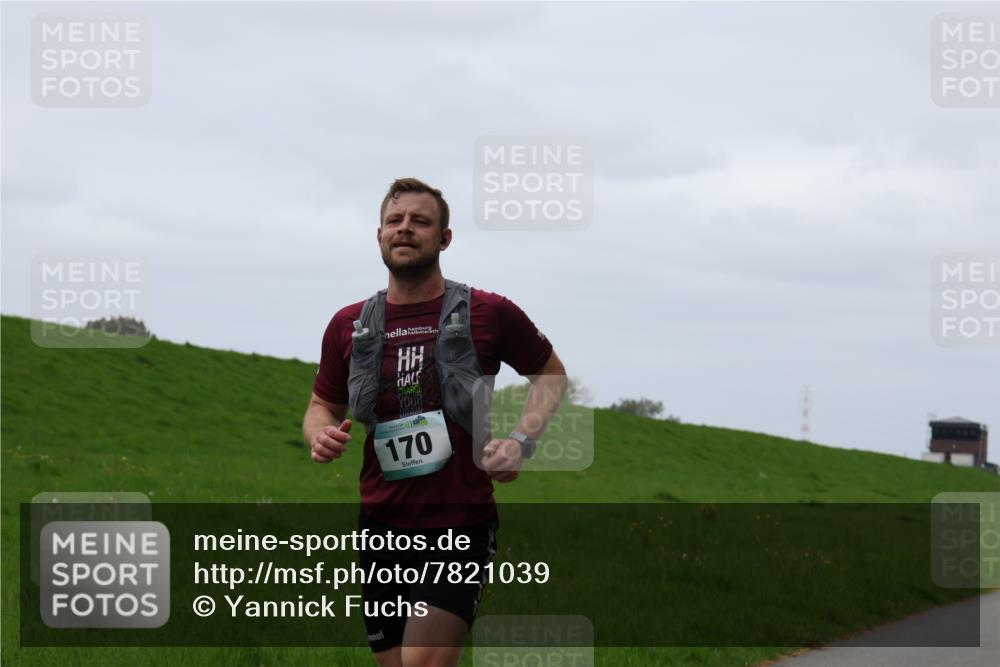 04.05.2025 - 8. Wedeler Halbmarathon Yannick Fuchs http://msf.ph/oto/7821039 04.05.2025 11:28:00 Laufen 170 meine-sportfotos.de