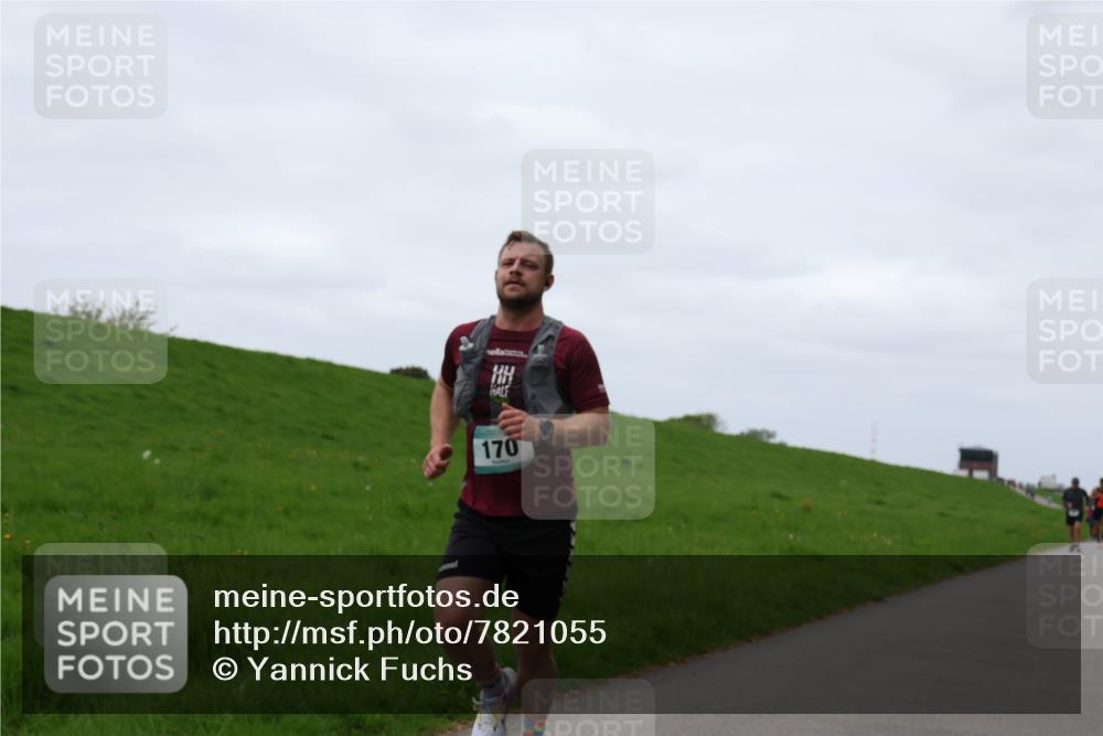 04.05.2025 - 8. Wedeler Halbmarathon Yannick Fuchs http://msf.ph/oto/7821055 04.05.2025 11:28:00 Laufen 170 meine-sportfotos.de