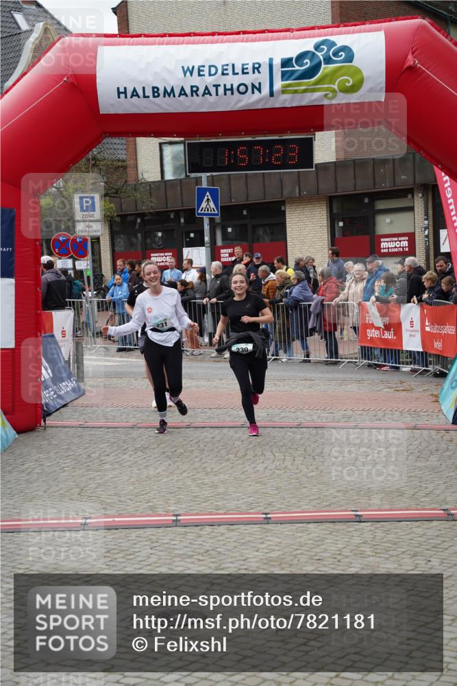 04.05.2025 - 8. Wedeler Halbmarathon Felixshl http://msf.ph/oto/7821181 04.05.2025 11:57:21 Ziel 230, 231, 568 meine-sportfotos.de