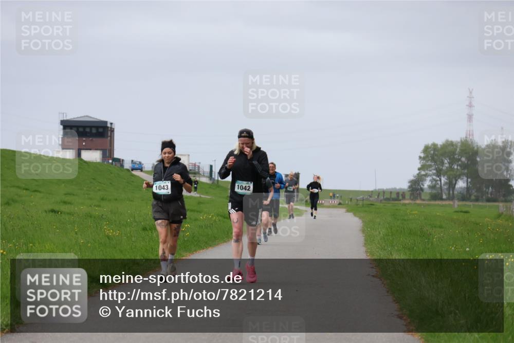 04.05.2025 - 8. Wedeler Halbmarathon Yannick Fuchs http://msf.ph/oto/7821214 04.05.2025 12:06:50 Laufen 1042, 1043 meine-sportfotos.de