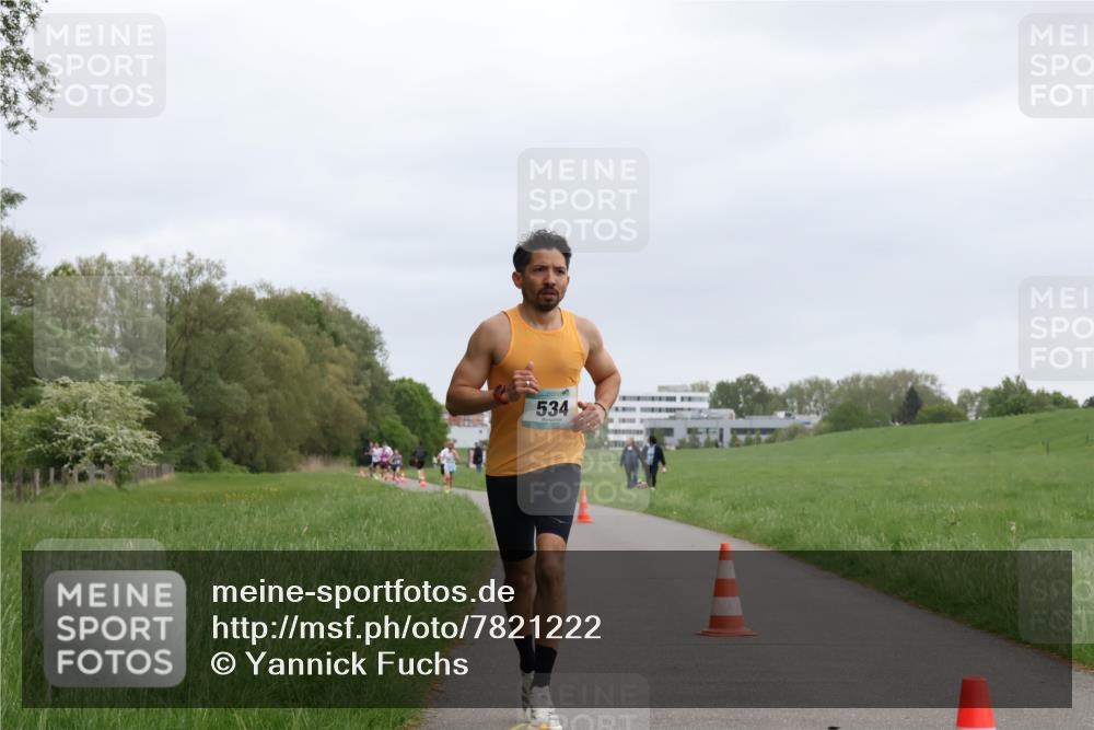 04.05.2025 - 8. Wedeler Halbmarathon Yannick Fuchs http://msf.ph/oto/7821222 04.05.2025 11:09:56 Laufen 534 meine-sportfotos.de
