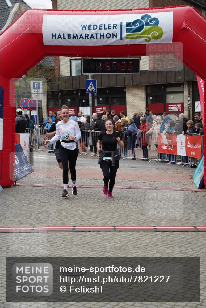 04.05.2025 - 8. Wedeler Halbmarathon Felixshl http://msf.ph/oto/7821227 04.05.2025 11:57:21 Ziel 230, 231, 568 meine-sportfotos.de