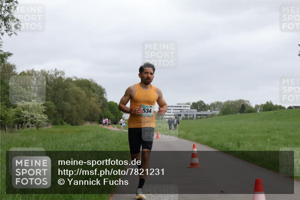 04.05.2025 - 8. Wedeler Halbmarathon Yannick Fuchs http://msf.ph/oto/7821231 04.05.2025 11:09:57 Laufen 534 meine-sportfotos.de