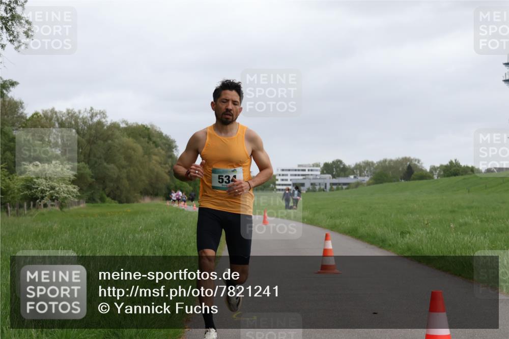 04.05.2025 - 8. Wedeler Halbmarathon Yannick Fuchs http://msf.ph/oto/7821241 04.05.2025 11:09:57 Laufen 534 meine-sportfotos.de