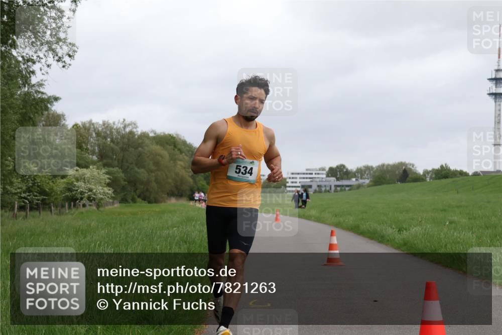 04.05.2025 - 8. Wedeler Halbmarathon Yannick Fuchs http://msf.ph/oto/7821263 04.05.2025 11:09:57 Laufen 534 meine-sportfotos.de