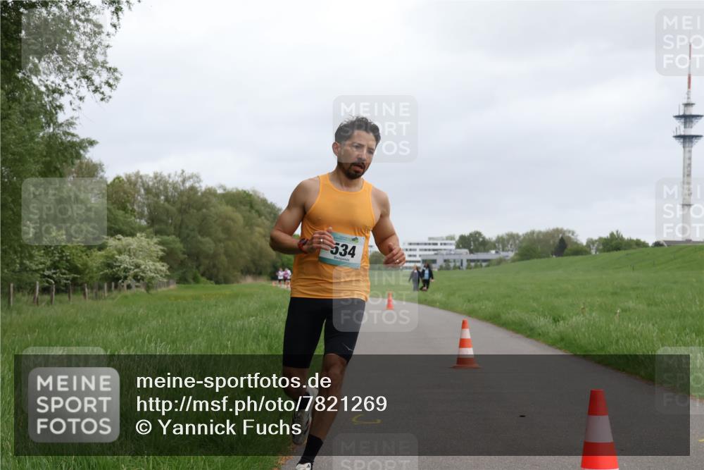 04.05.2025 - 8. Wedeler Halbmarathon Yannick Fuchs http://msf.ph/oto/7821269 04.05.2025 11:09:57 Laufen 534 meine-sportfotos.de