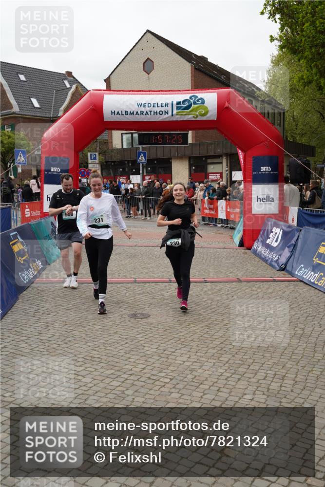 04.05.2025 - 8. Wedeler Halbmarathon Felixshl http://msf.ph/oto/7821324 04.05.2025 11:57:23 Ziel 230, 231, 568 meine-sportfotos.de