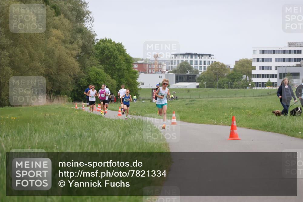 04.05.2025 - 8. Wedeler Halbmarathon Yannick Fuchs http://msf.ph/oto/7821334 04.05.2025 11:10:00 Laufen 966 meine-sportfotos.de