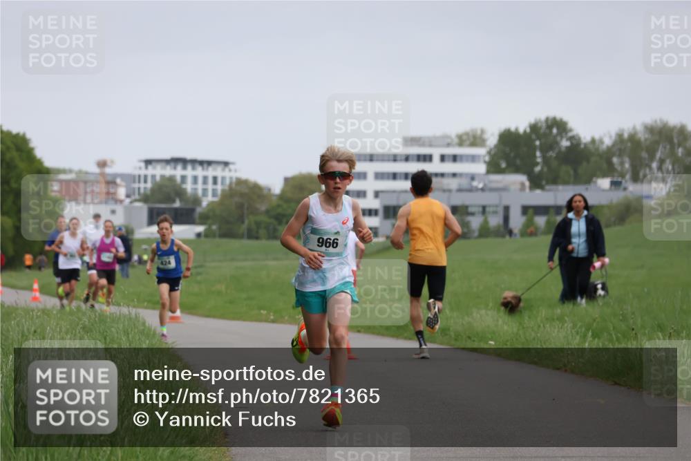 04.05.2025 - 8. Wedeler Halbmarathon Yannick Fuchs http://msf.ph/oto/7821365 04.05.2025 11:10:08 Laufen 424, 966 meine-sportfotos.de