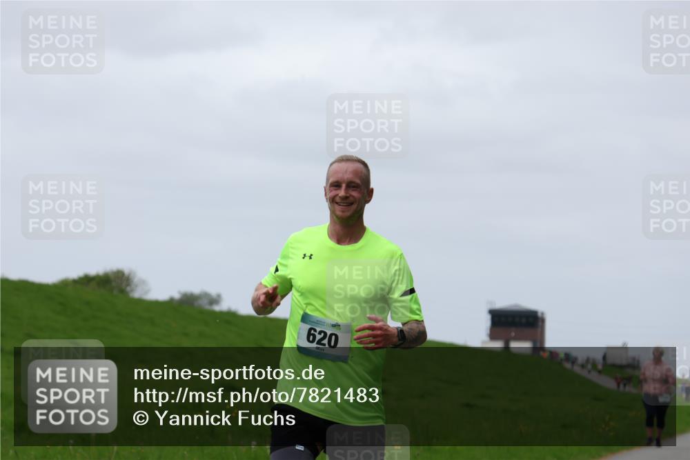 04.05.2025 - 8. Wedeler Halbmarathon Yannick Fuchs http://msf.ph/oto/7821483 04.05.2025 11:28:28 Laufen 8, 620 meine-sportfotos.de