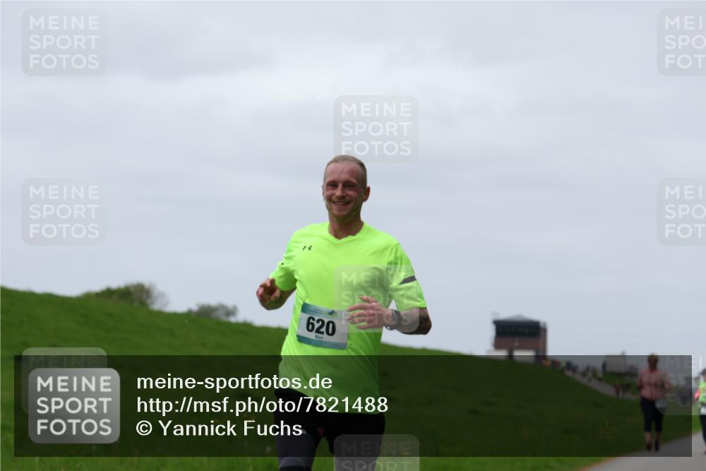 04.05.2025 - 8. Wedeler Halbmarathon Yannick Fuchs http://msf.ph/oto/7821488 04.05.2025 11:28:28 Laufen 620 meine-sportfotos.de