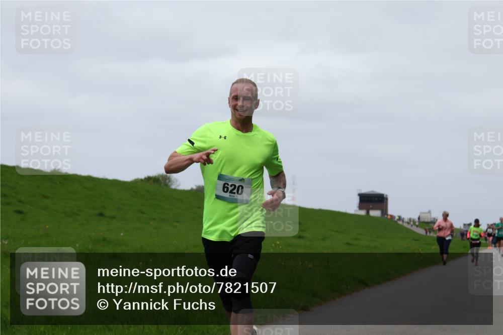 04.05.2025 - 8. Wedeler Halbmarathon Yannick Fuchs http://msf.ph/oto/7821507 04.05.2025 11:28:28 Laufen 620 meine-sportfotos.de