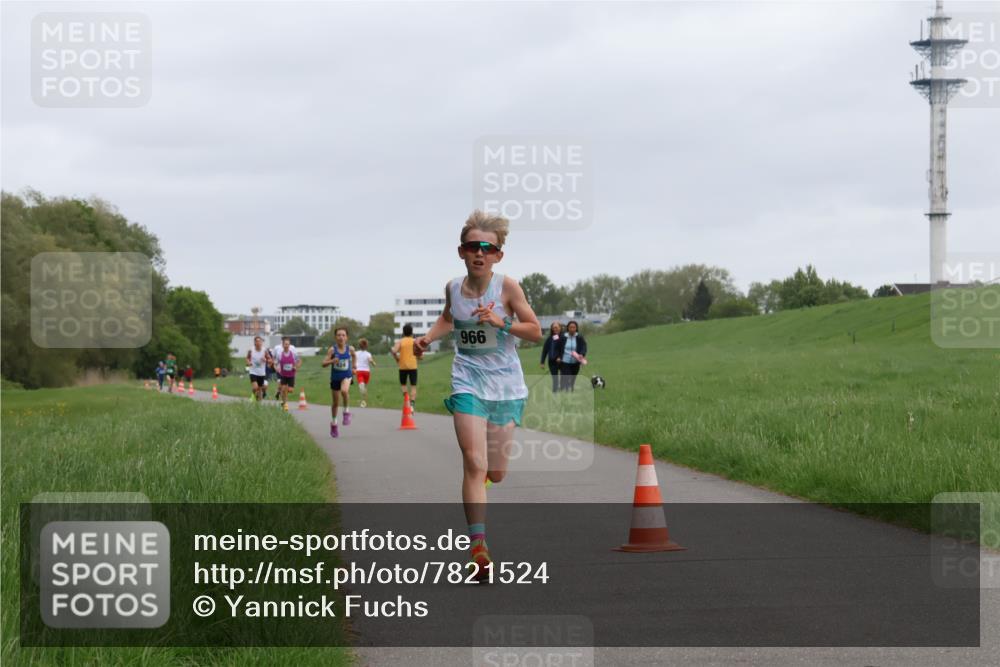 04.05.2025 - 8. Wedeler Halbmarathon Yannick Fuchs http://msf.ph/oto/7821524 04.05.2025 11:10:11 Laufen 996 meine-sportfotos.de