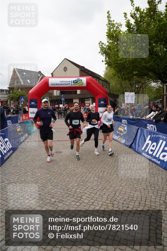 04.05.2025 - 8. Wedeler Halbmarathon Felixshl http://msf.ph/oto/7821540 04.05.2025 11:57:32 Ziel 104, 232, 928, 1161 meine-sportfotos.de