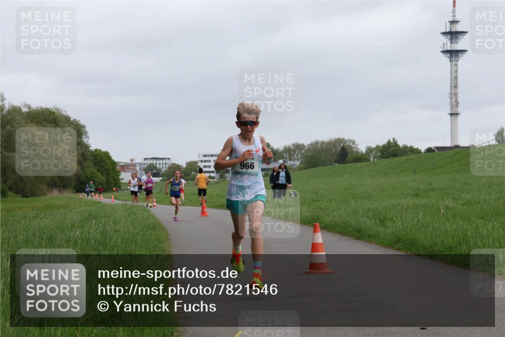 04.05.2025 - 8. Wedeler Halbmarathon Yannick Fuchs http://msf.ph/oto/7821546 04.05.2025 11:10:12 Laufen 1000, 966 meine-sportfotos.de