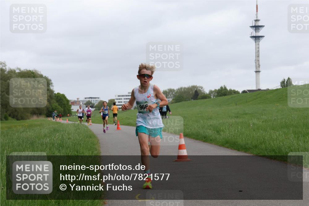 04.05.2025 - 8. Wedeler Halbmarathon Yannick Fuchs http://msf.ph/oto/7821577 04.05.2025 11:10:12 Laufen 966 meine-sportfotos.de