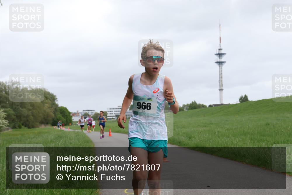 04.05.2025 - 8. Wedeler Halbmarathon Yannick Fuchs http://msf.ph/oto/7821607 04.05.2025 11:10:13 Laufen 966 meine-sportfotos.de
