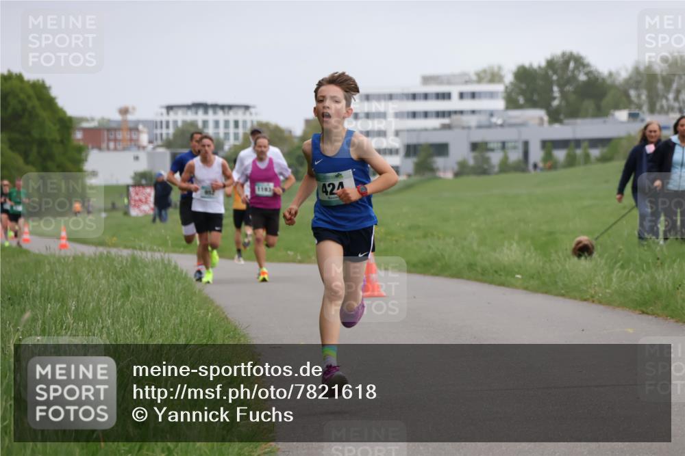 04.05.2025 - 8. Wedeler Halbmarathon Yannick Fuchs http://msf.ph/oto/7821618 04.05.2025 11:10:16 Laufen 1103, 424 meine-sportfotos.de