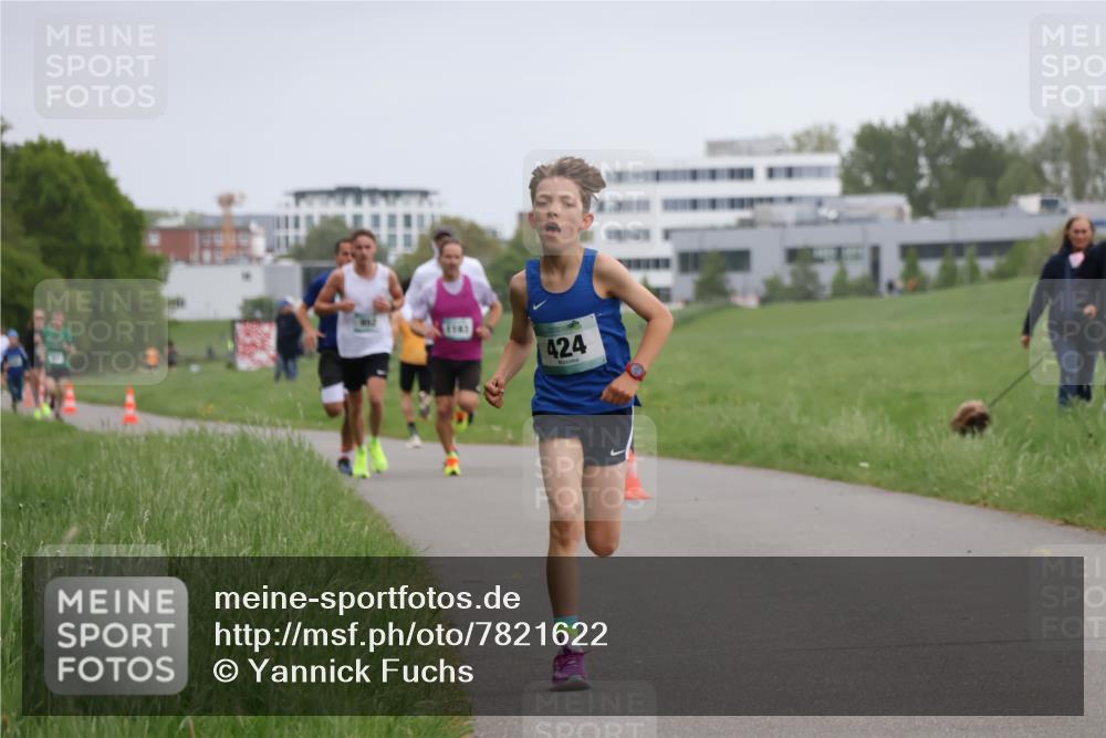 04.05.2025 - 8. Wedeler Halbmarathon Yannick Fuchs http://msf.ph/oto/7821622 04.05.2025 11:10:16 Laufen 1103, 424 meine-sportfotos.de