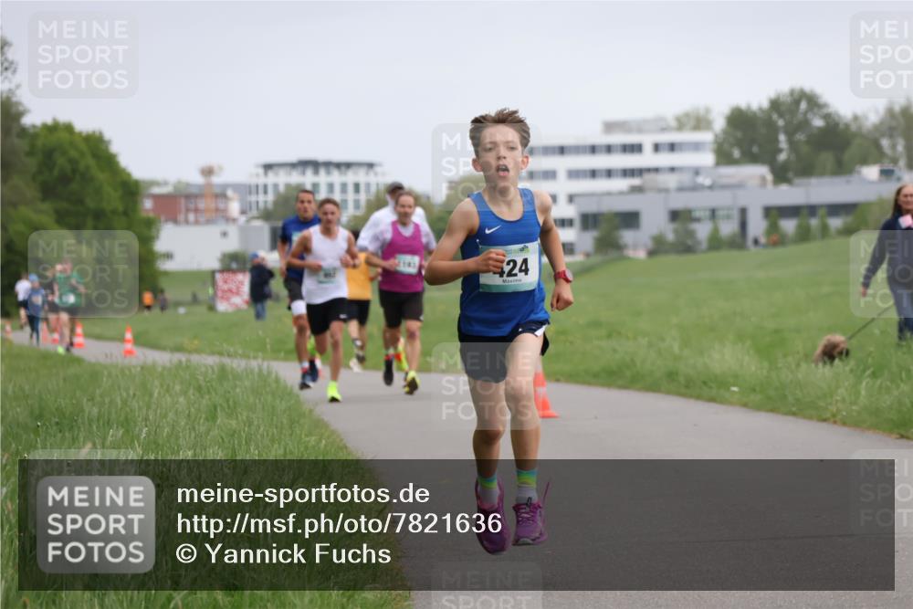 04.05.2025 - 8. Wedeler Halbmarathon Yannick Fuchs http://msf.ph/oto/7821636 04.05.2025 11:10:16 Laufen 2143, 24 meine-sportfotos.de