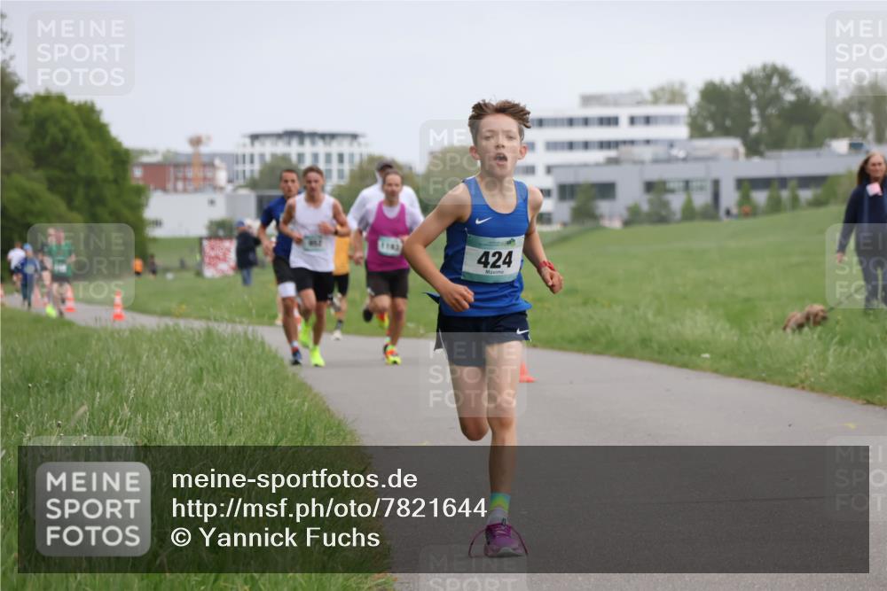04.05.2025 - 8. Wedeler Halbmarathon Yannick Fuchs http://msf.ph/oto/7821644 04.05.2025 11:10:16 Laufen 1143, 424 meine-sportfotos.de