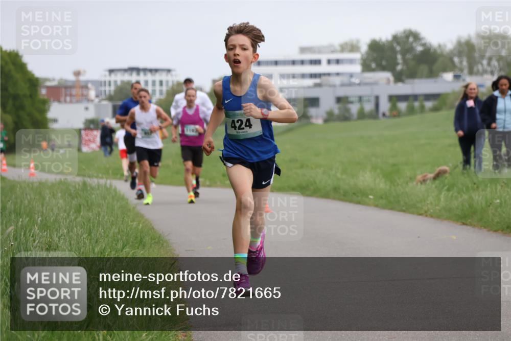 04.05.2025 - 8. Wedeler Halbmarathon Yannick Fuchs http://msf.ph/oto/7821665 04.05.2025 11:10:16 Laufen 424 meine-sportfotos.de