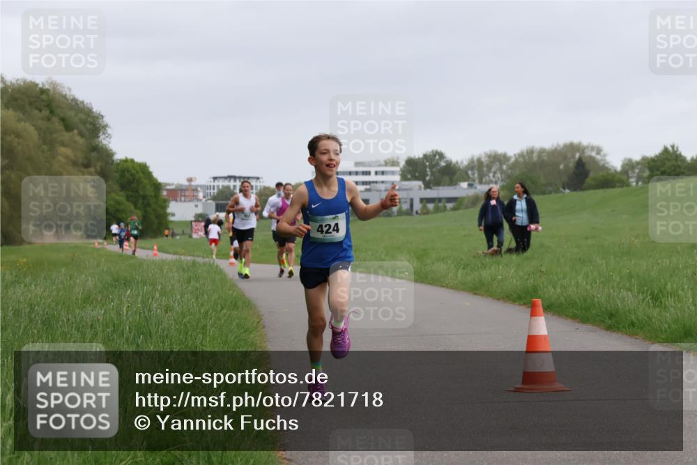 04.05.2025 - 8. Wedeler Halbmarathon Yannick Fuchs http://msf.ph/oto/7821718 04.05.2025 11:10:17 Laufen 424 meine-sportfotos.de