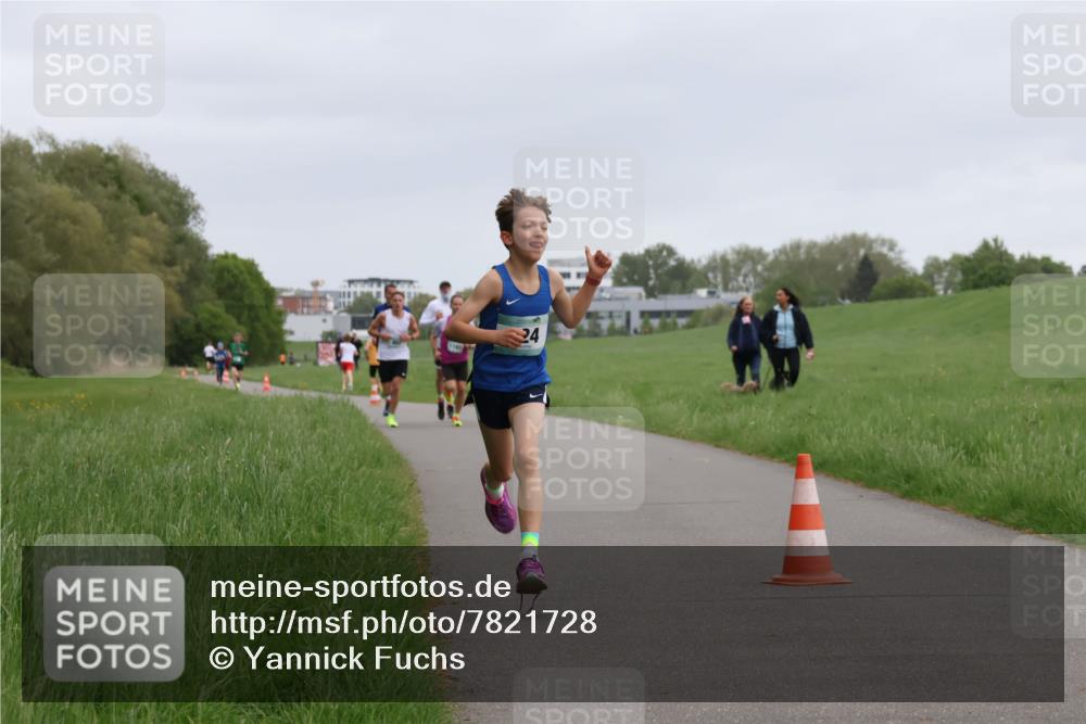 04.05.2025 - 8. Wedeler Halbmarathon Yannick Fuchs http://msf.ph/oto/7821728 04.05.2025 11:10:17 Laufen 24 meine-sportfotos.de