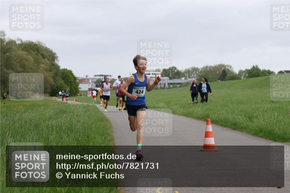 04.05.2025 - 8. Wedeler Halbmarathon Yannick Fuchs http://msf.ph/oto/7821731 04.05.2025 11:10:17 Laufen 424 meine-sportfotos.de