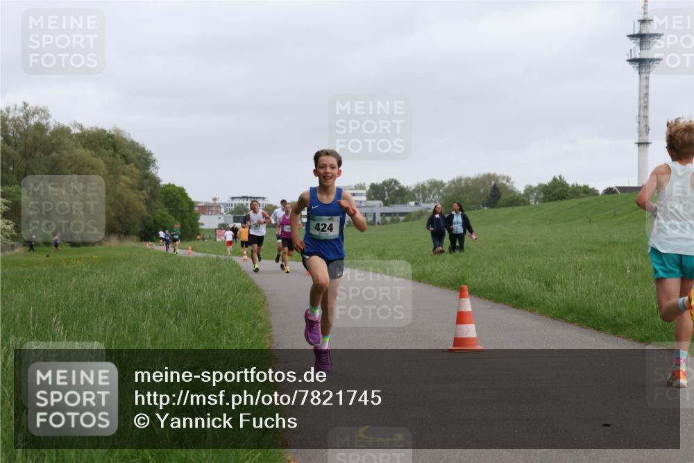 04.05.2025 - 8. Wedeler Halbmarathon Yannick Fuchs http://msf.ph/oto/7821745 04.05.2025 11:10:18 Laufen 119, 424 meine-sportfotos.de