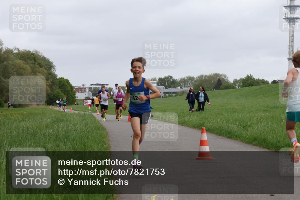 04.05.2025 - 8. Wedeler Halbmarathon Yannick Fuchs http://msf.ph/oto/7821753 04.05.2025 11:10:18 Laufen 1193, 42 meine-sportfotos.de