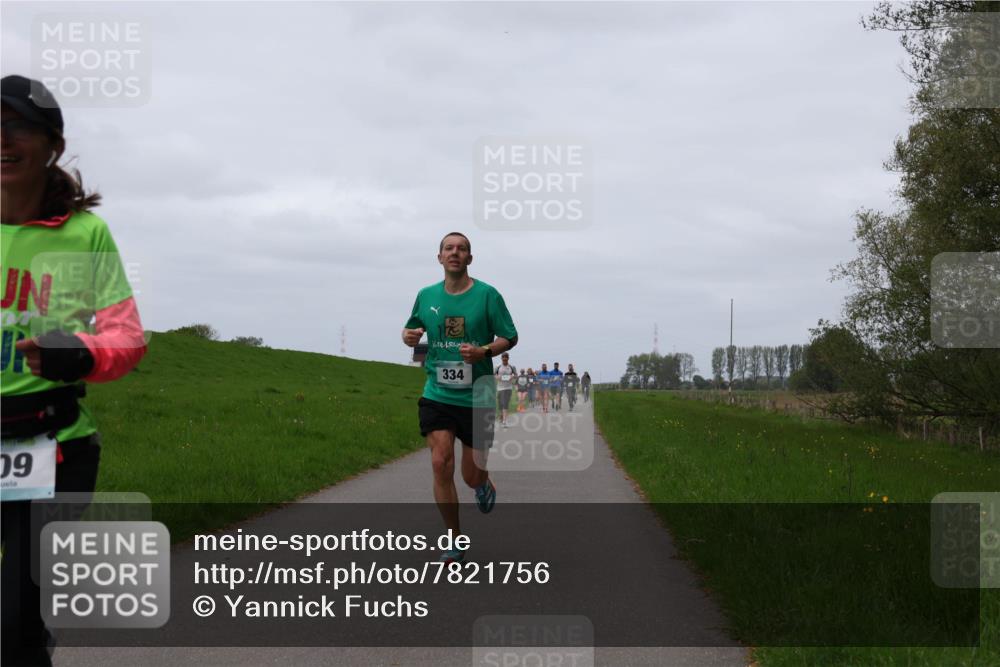 04.05.2025 - 8. Wedeler Halbmarathon Yannick Fuchs http://msf.ph/oto/7821756 04.05.2025 11:28:46 Laufen 334, 09 meine-sportfotos.de