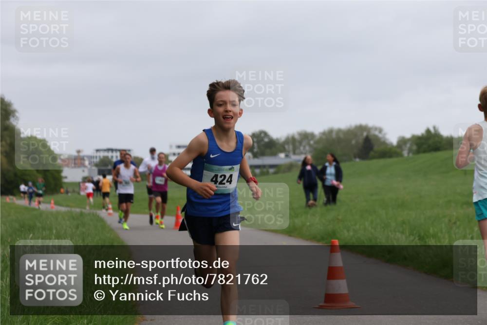 04.05.2025 - 8. Wedeler Halbmarathon Yannick Fuchs http://msf.ph/oto/7821762 04.05.2025 11:10:18 Laufen 424 meine-sportfotos.de