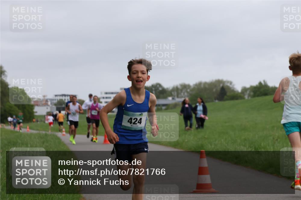 04.05.2025 - 8. Wedeler Halbmarathon Yannick Fuchs http://msf.ph/oto/7821766 04.05.2025 11:10:18 Laufen 424 meine-sportfotos.de