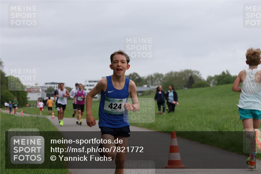 04.05.2025 - 8. Wedeler Halbmarathon Yannick Fuchs http://msf.ph/oto/7821772 04.05.2025 11:10:18 Laufen 424 meine-sportfotos.de
